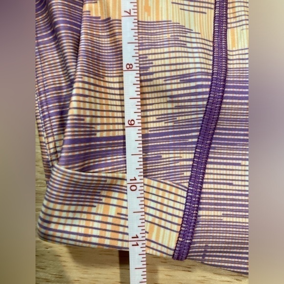 Gymshark sport leggings in orange print size small. NWOT - Picture 2 of 7